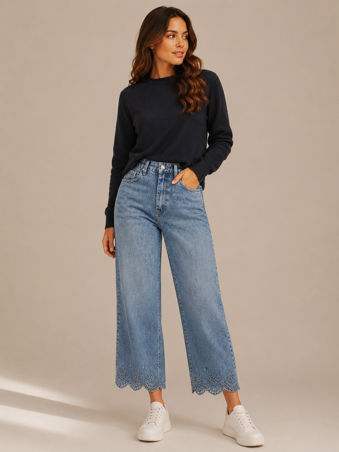 Wide-Leg Jeans mit Blumen-Stickerei und Strass
