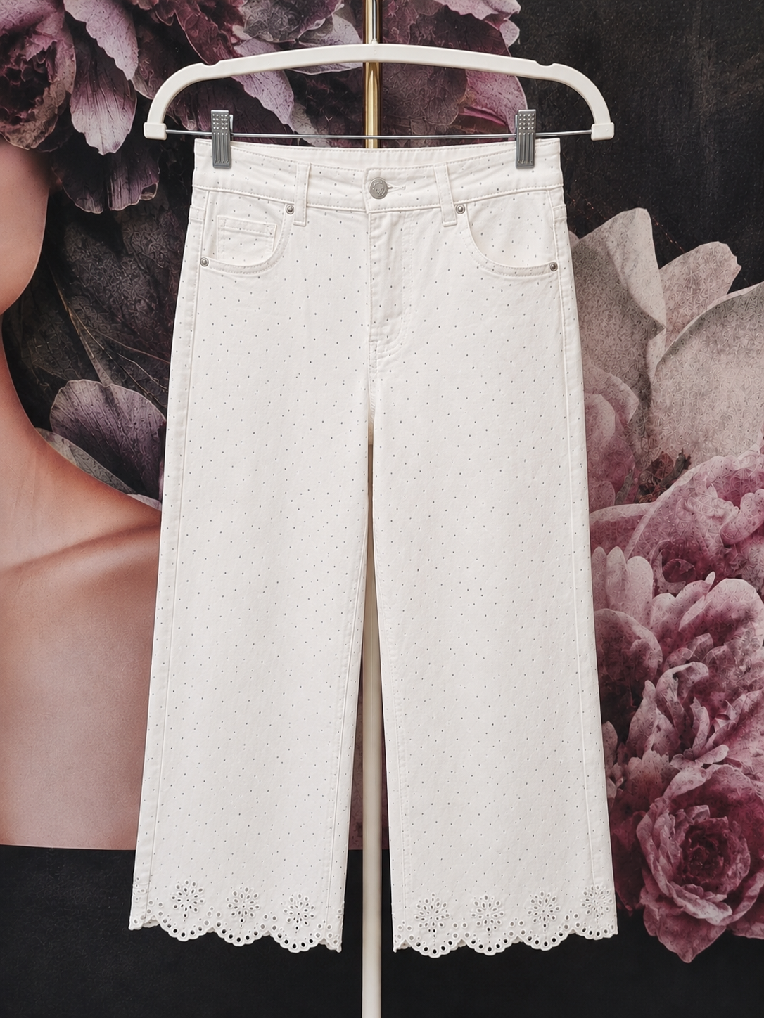 Wide-Leg Jeans mit Blumen-Stickerei und Strass